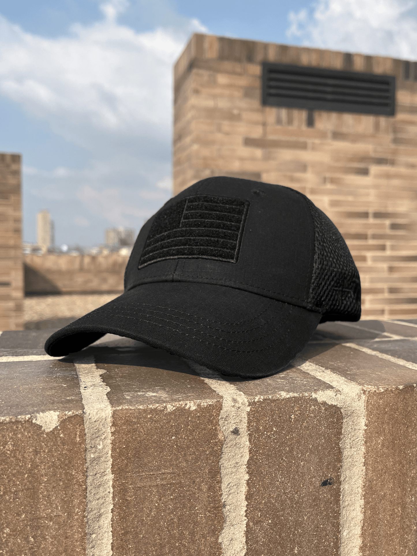 Gorra Negra con Malla - TAG
