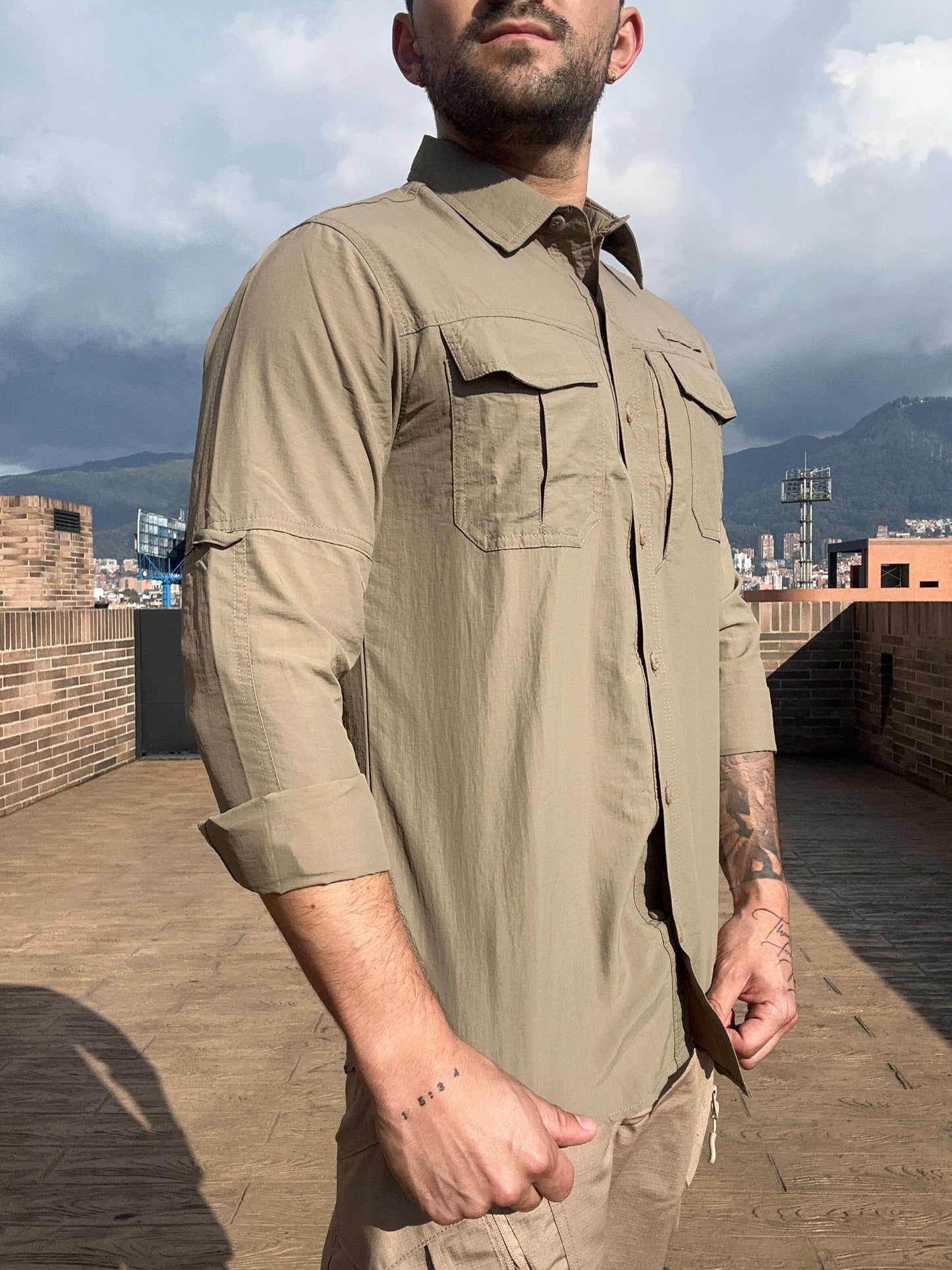 Camisa táctica presidencial Khaki (Oscuro)